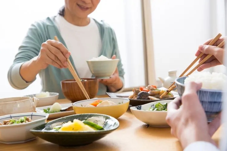 Budaya dan Etika Makan Orang Jepang Menelusuri Keharmonisan dan Penghormatan dalam Tradisi Kuliner