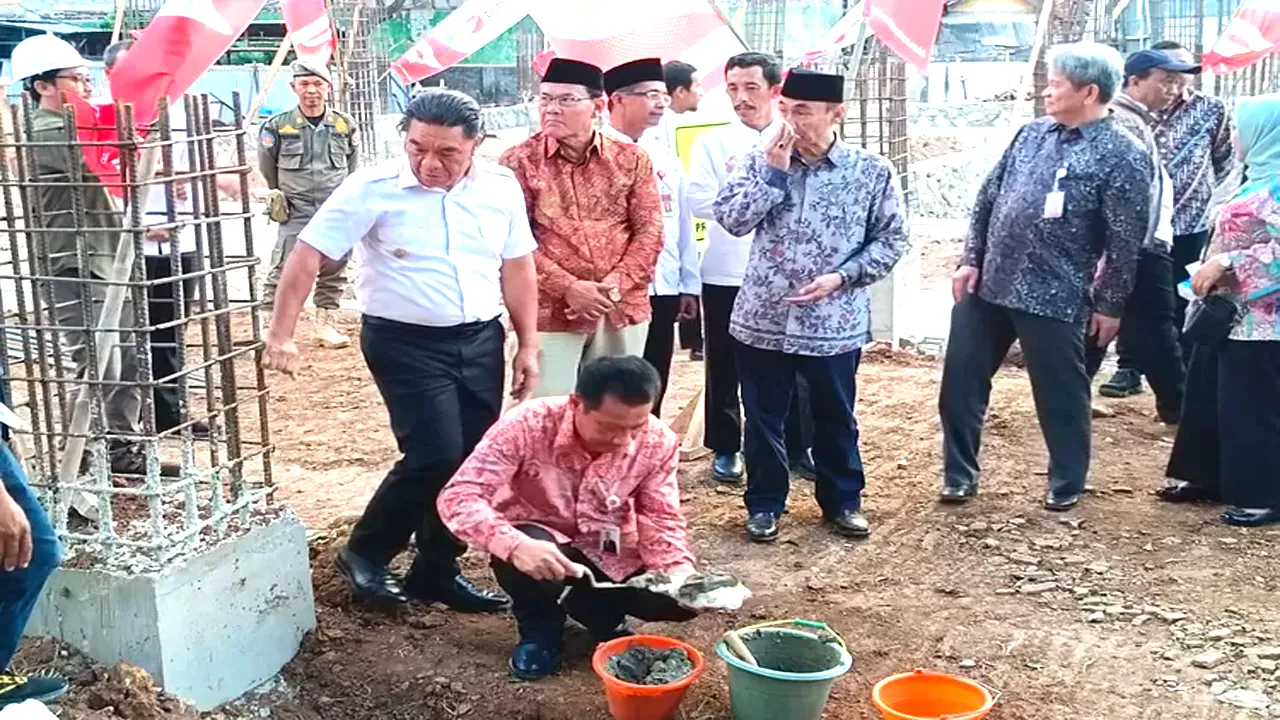 Peletakan Batu Pertama Pembangunan Kantor Bank Banten Oleh Al Muktabar