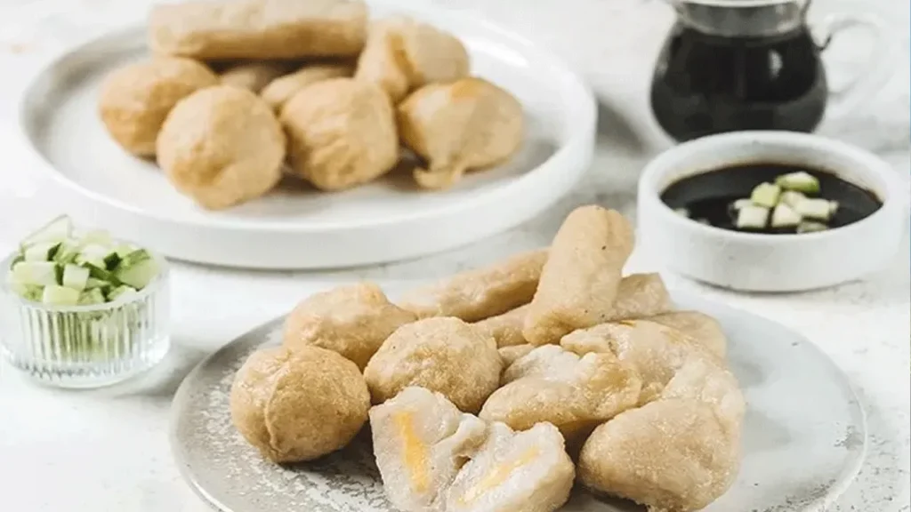 Rahasia Tersembunyi Pempek yang Membuatnya Menu Seafood Terenak di Dunia!